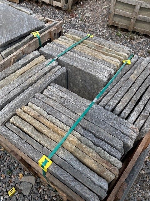 Paving Slabs (Tumbled Brecon)