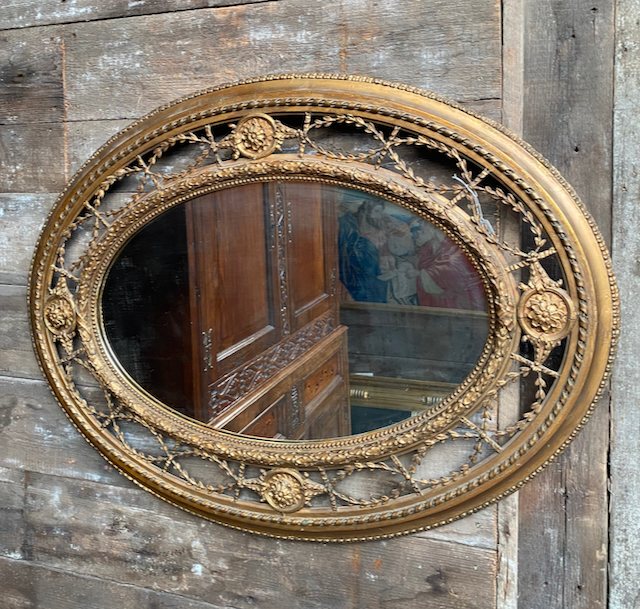 Wells Reclamation 19th Century Victorian Giltwood & Gesso Oval Wall Mirror