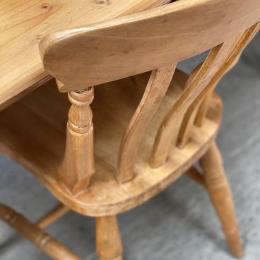 Chairs & Seating