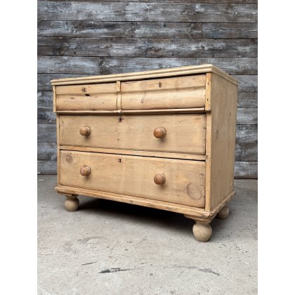 Charming 19th Century Light Pine Chest Of Drawers Charming 19th Century Light Pine Chest Of Drawers