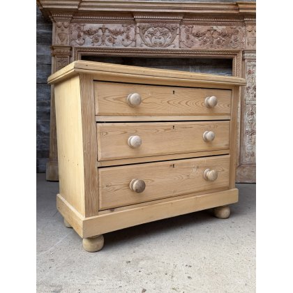 A Small Victorian Pine Chest Of Drawers A Small Victorian Pine Chest Of Drawers