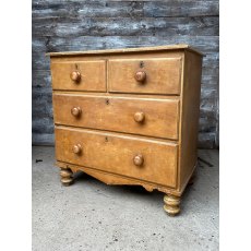 Beautiful Farmhouse Victorian Pine Chest Of Drawers