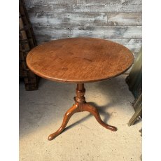 Antique Victorian Oak Tilt Top Table Antique Victorian Oak Tilt Top Table