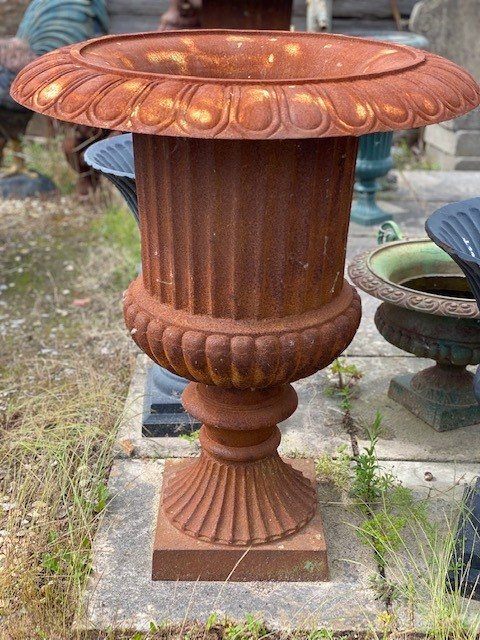 Large Traditional Cast Iron Urn (Rustic)