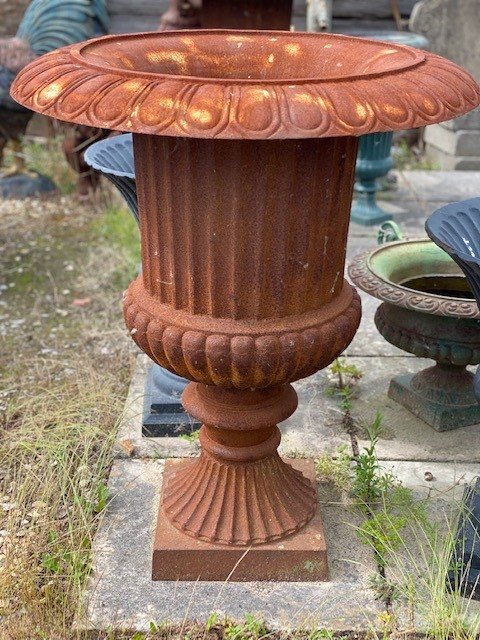 Wells Reclamation Large Traditional Cast Iron Urn (Rustic)