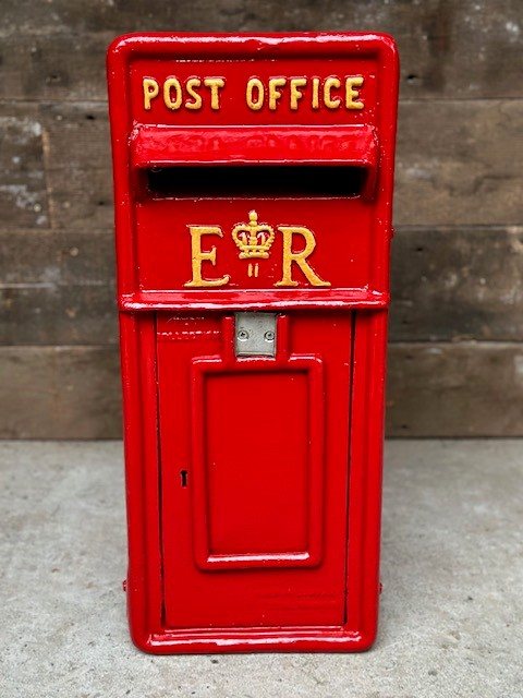 Wells Reclamation Traditional Postbox (ER)