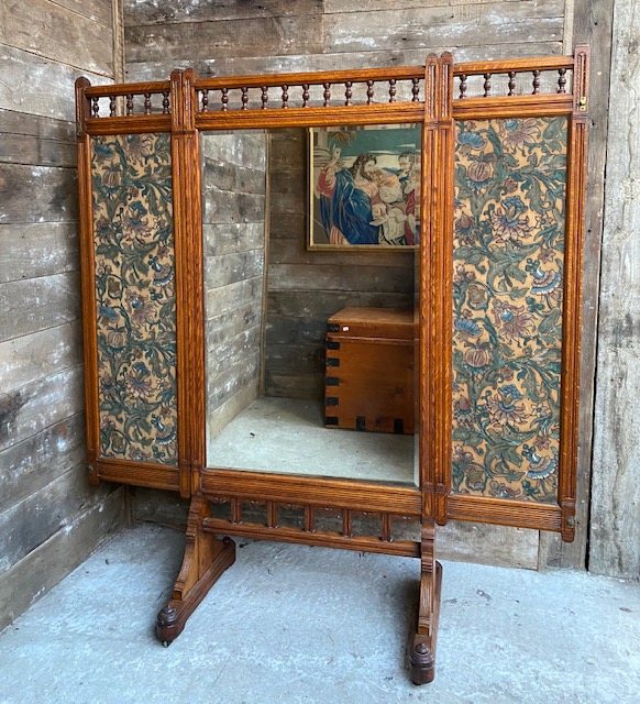 Wells Reclamation Arts & Crafts Oak Three-Fold Dressing Screen