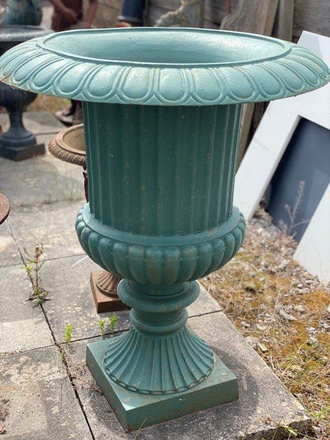 Wells Reclamation Large Traditional Cast Iron Urn (Green)