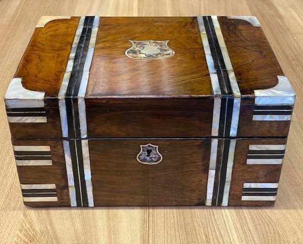 Victorian Rosewood & Mother of Pearl Inlaid Box