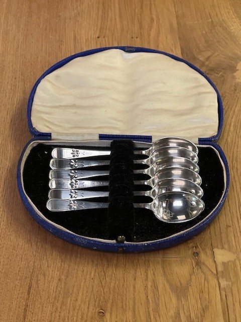 Wells Reclamation Set of boxed George V Silver Teaspoons