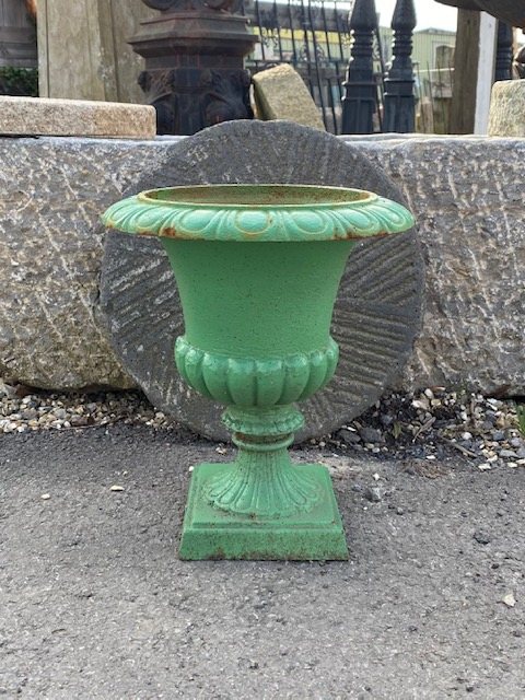 Classic Cast Iron Garden Urn (Small)