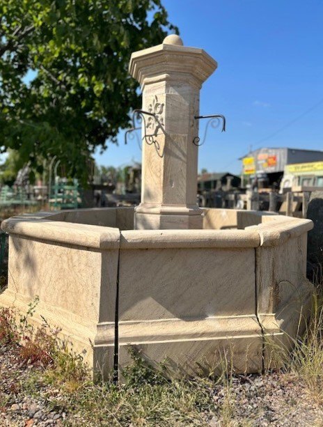 Natural Stone Fountain with Surround (Bordeaux)