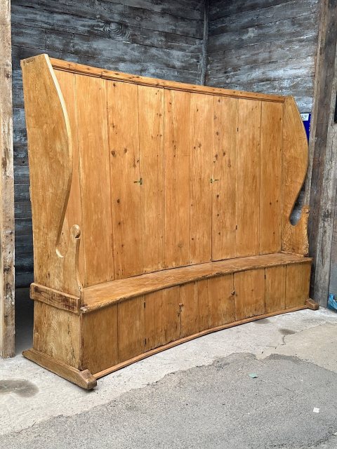 Imposing Large Antique Georgian English Elm Bacon Settle