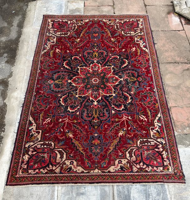 Vintage Fine Quality Persian Heriz Rug (1.98m x 2.98m)
