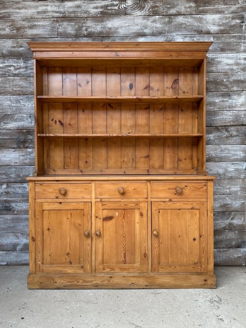 Lovely Vintage Polished Pine Large Dresser