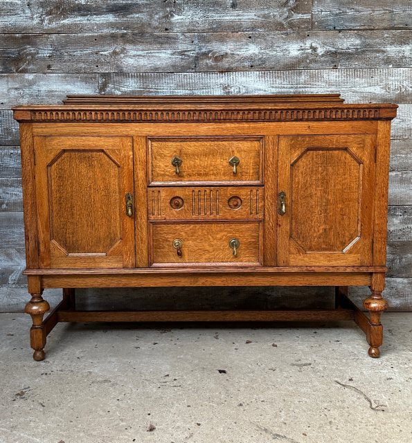 Early 20th Century Jacobean Style English Oak Sideboard