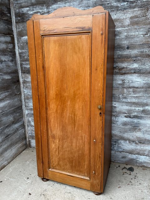 Vintage 20th Century Pine Cupboard