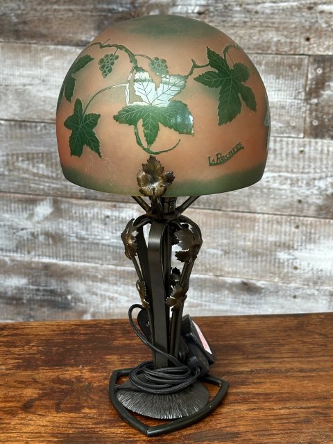 Beautiful Vintage French Cameo Lamp