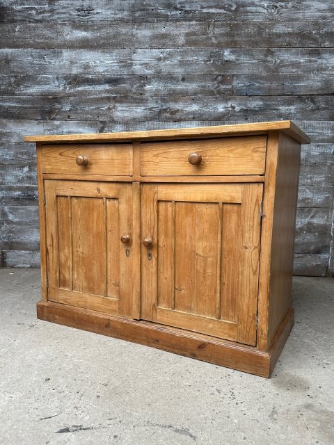 Lovely Victorian Farmhouse Pine Sideboard