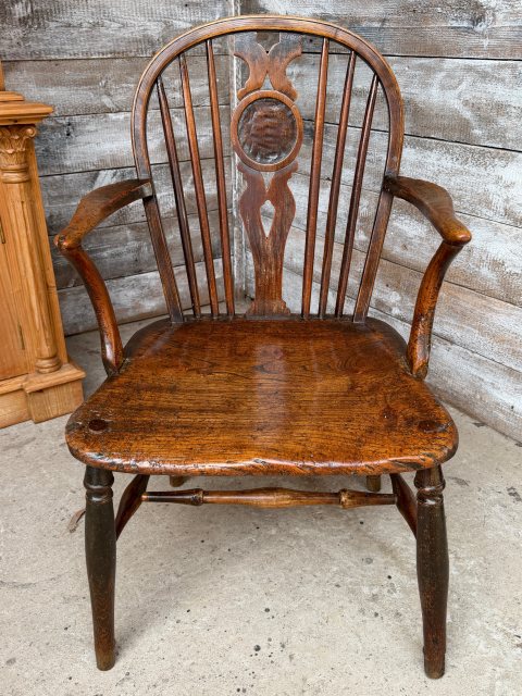 Beautiful Georgian Elm Windsor Wheelback Armchair