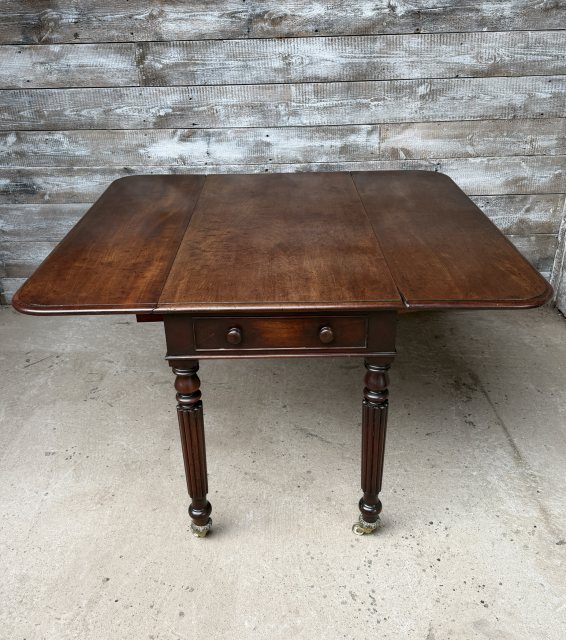 Stunning Regency Mahogany Drop Leaf Dining Dining Table