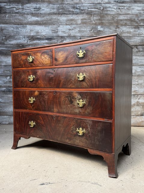 Beautiful 18th Century Mahogany Chest Of Drawers