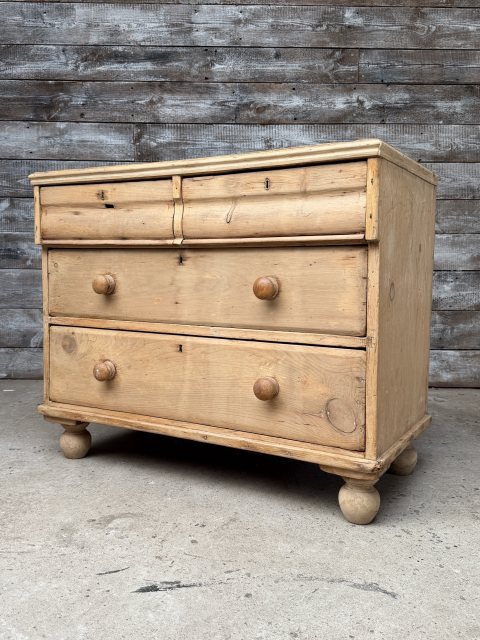 Charming 19th Century Light Pine Chest Of Drawers