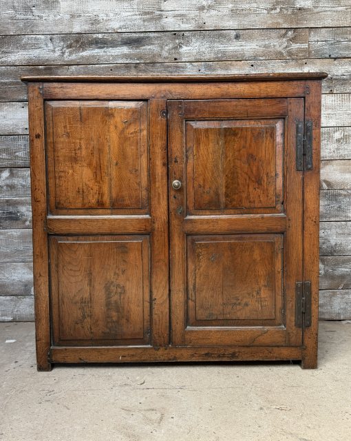 Stunning Georgian English Oak Cupboard