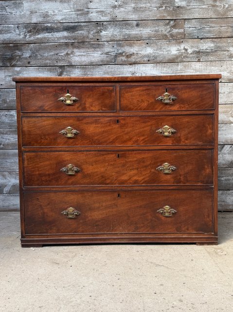 A Lovely Victorian Mahogany Chest Of Drawers